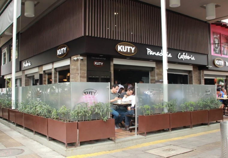 Panadería Kuty sede Avenida Sexta en Cali