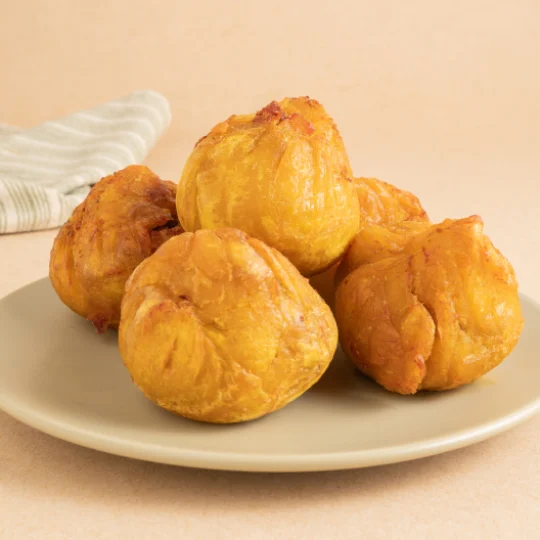 Marranitas de chicharrón servidas sobre un plato