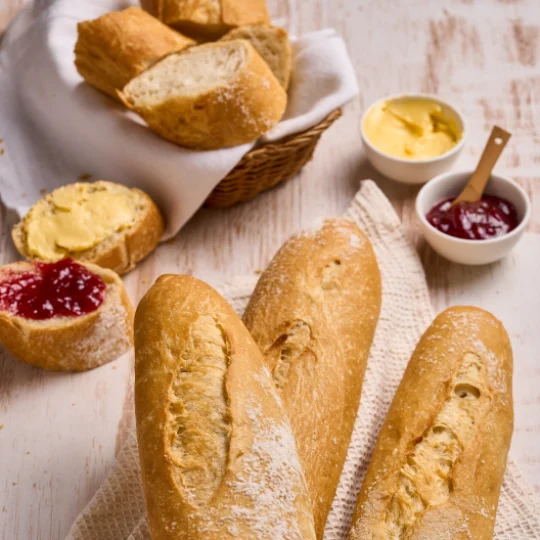 Panes baguette horneados